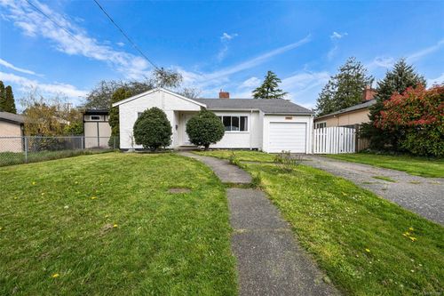 1662 Freeman Ave, Victoria, BC, V8P1P6 | Card Image