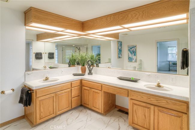 Primary, ensuite bath | Image 11