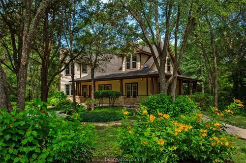 1511 Bluebonnet Dr, College Station, TX, 77845-7102 | Card Image