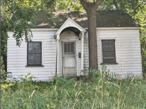 697 W Grand Ave, Muskegon, MI, 49441-1807 | Card Image