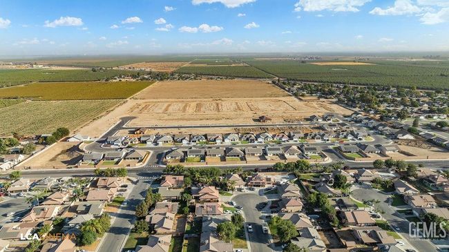 711 Sammy Way, Home with 4 bedrooms, 1 bathrooms and null parking in Shafter CA | Image 18