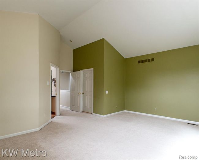 Primary Suite w tons of Closet space | Image 16