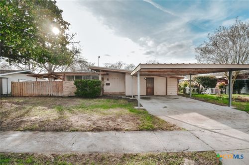 909 Fern Ln, Victoria, TX, 77904-2168 | Card Image