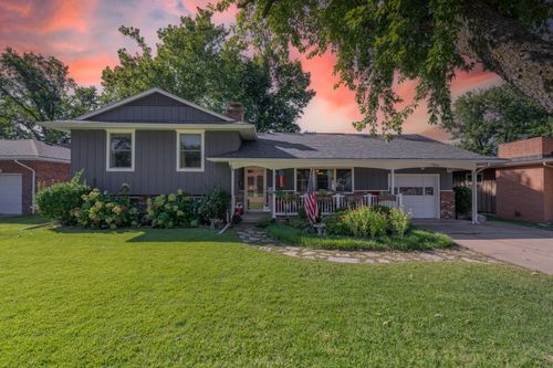 1509 E 14th Ave, Winfield, KS, 67156-4609 | Card Image