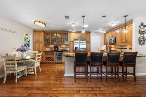 1650 Queenston Dr, Escondido, CA, 92027-4054 | Card Image