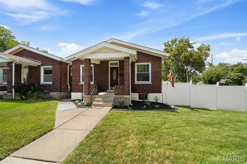 1137 Childress Ave, Saint Louis, MO, 63139-3327 | Card Image