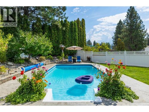 2395 Shannon Ridge Dr, West Kelowna, BC, V4T1T1 | Card Image