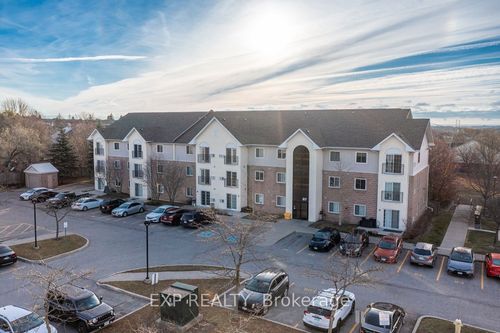 207-87 Aspen Springs Dr, Clarington, ON, L1C5J8 | Card Image