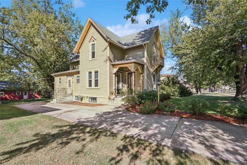 412 5th Ave, Clarence, IA, 52216-7713 | Card Image