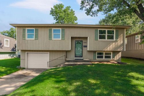 504 E Osage St, Paola, KS, 66071-2032 | Card Image