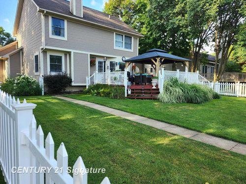 743 E River Rd, Flushing, MI, 48433-3021 | Card Image