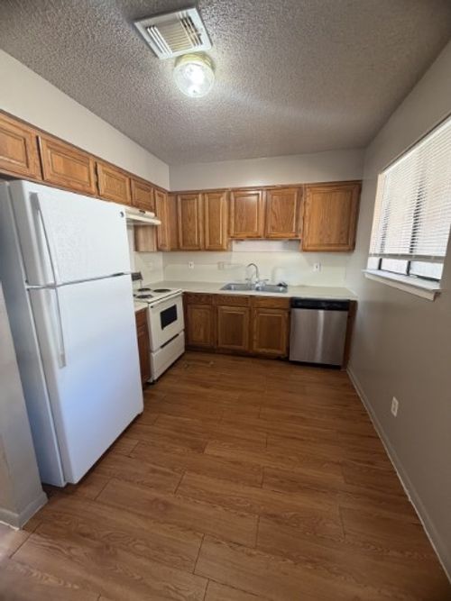 apt-302-139 Elm St, Lockhart, TX, 78644-2365 | Card Image