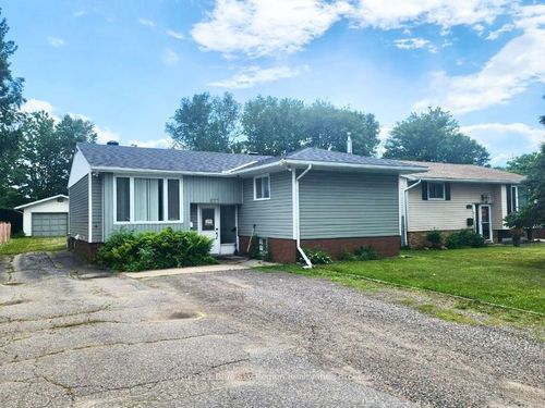 677 Tackaberry Dr, North Bay, ON, P1B8R1 | Card Image