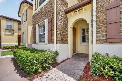 unit-105-1575 Ne 33rd Ave, Homestead, FL, 33033-6139 | Card Image