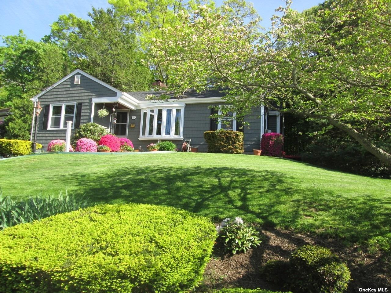 Cliftwood Dr, Huntington, NY 11743