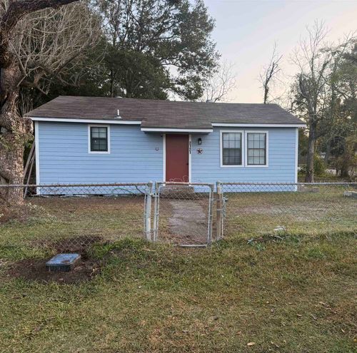 2121 Western Ave, West Orange, TX, 77630-6442 | Card Image