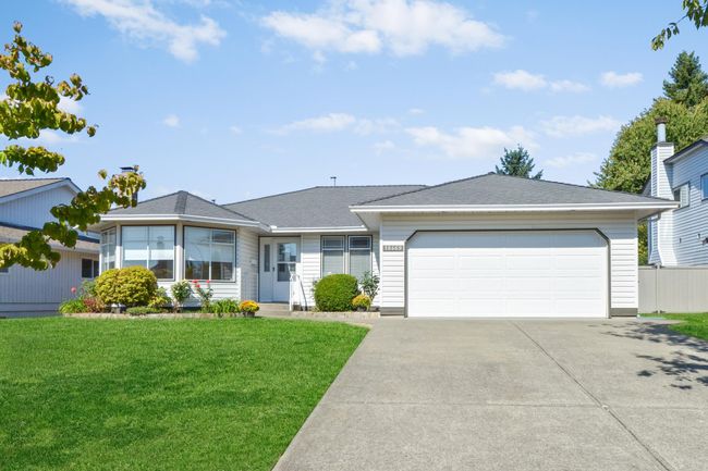 18469 57a Avenue, House other with 3 bedrooms, 2 bathrooms and 6 parking in Surrey BC | Image 1