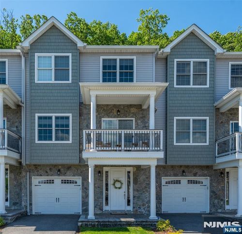 67 Halina Ln, Butler, NJ, 07405-1556 | Card Image