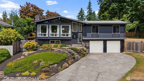 2012 Se 18th Ct, Renton, WA, 98055-3701 | Card Image