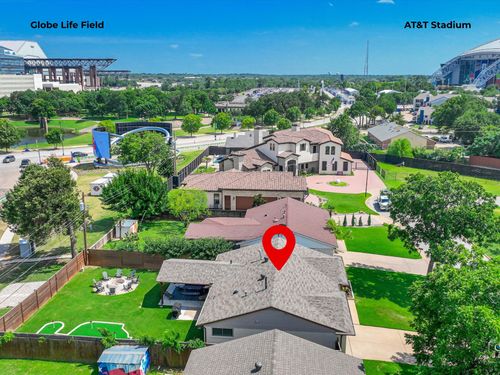 1305 Willowbrook St, Arlington, TX, 76011-5004 | Card Image