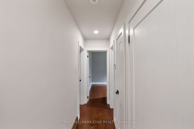 39 Eugenia St, House other with 5 bedrooms, 2 bathrooms and 4 parking in Barrie ON | Image 24