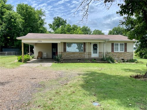1904 S Knoxville Ave, Russellville, AR, 72802-2688 | Card Image