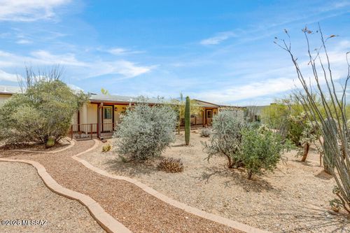 2201 S Diamond Bar Ln, Tucson, AZ, 85713-6775 | Card Image