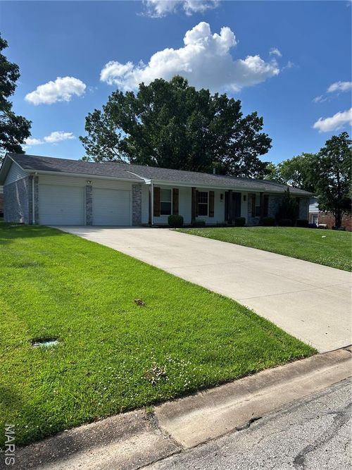251 Churchill Ln, Ballwin, MO, 63011-2449 | Card Image