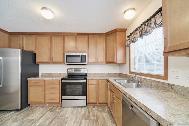 Great counter and cabinet space | Image 10