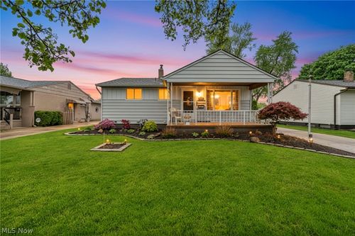 15425 Richard Dr, Brook Park, OH, 44142-3361 | Card Image