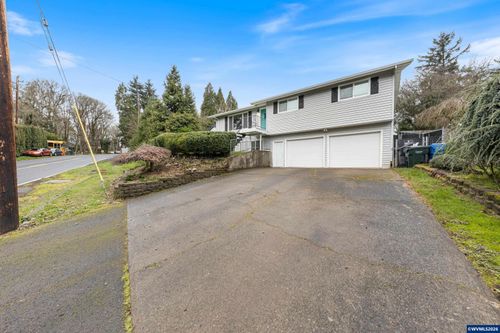 1317 Parkway Dr Nw, Salem, OR, 97304-2933 | Card Image