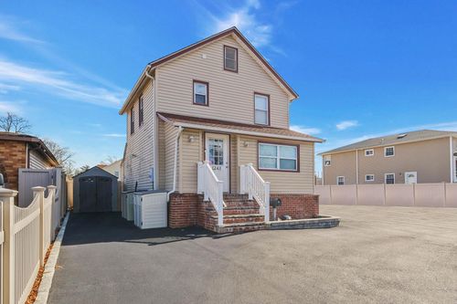 1243 Peapond Rd, N Bellmore, NY, 11710-2915 | Card Image