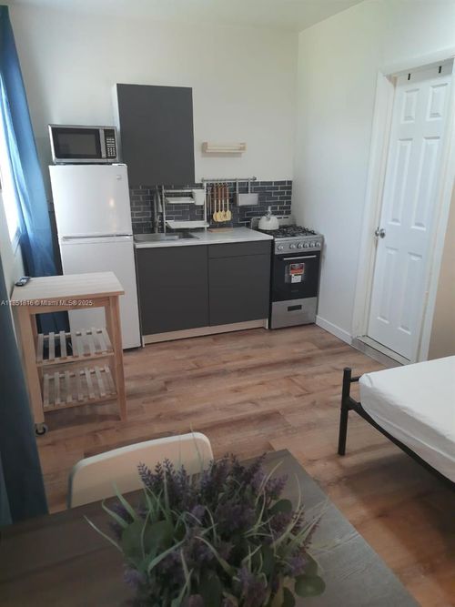 2-709 Ne 2nd Ct, Hallandale Beach, FL, 33009-3603 | Card Image