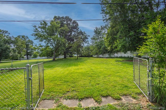 23-web-or-mls-10756 Oak St Exterior (10 of 11).jpg | Image 24