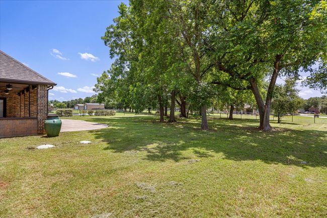 View of yard featuring a ceiling fan | Image 31