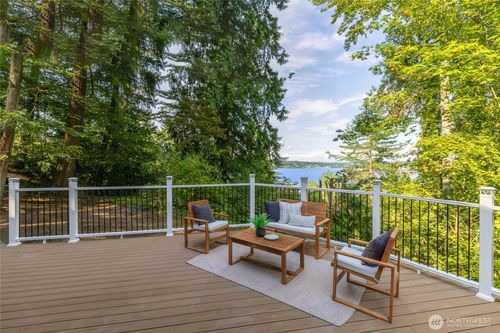 14538 38th Ave Ne, Lake Forest Park, WA, 98155-7808 | Card Image