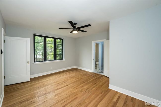 The 2 bedroom features a small walk-in closet and connects to the Jack n Jill bath. | Image 22