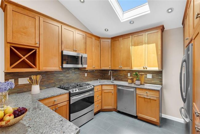 APT-3 - 129 Bay Ridge Pkwy, Home with 2 bedrooms, 2 bathrooms and null parking in Brooklyn NY | Image 6