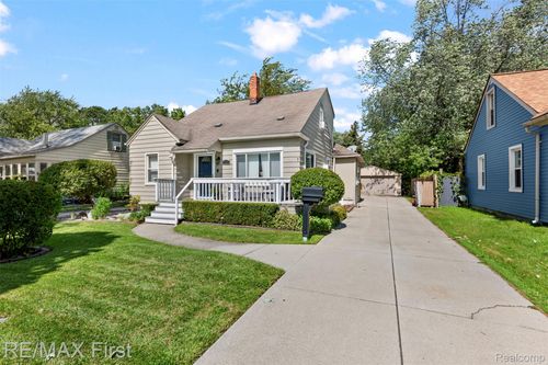 21811 Lange St, Saint Clair Shores, MI, 48080-1203 | Card Image