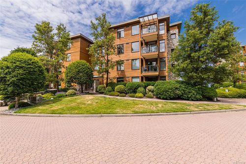 403-5327 Cordova Bay Rd, Saanich, BC, V8Y2L3 | Card Image