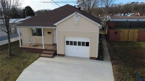 1246 Washington Ave, Milton, WV, 25541-1422 | Card Image