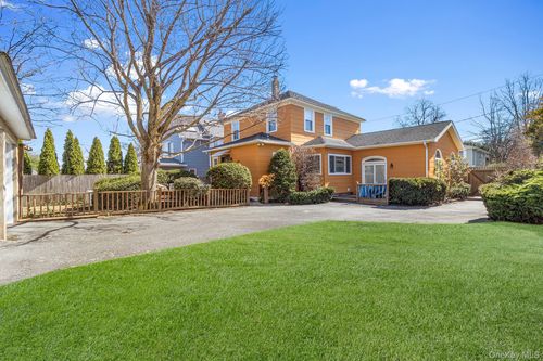 46 Riggs Pl, Locust Valley, NY, 11560-1720 | Card Image