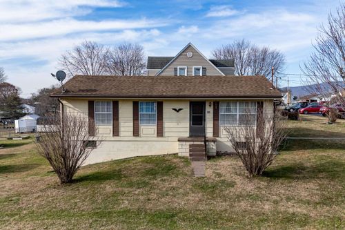 502 Seventh St, ELKTON, VA, 22827-1260 | Card Image