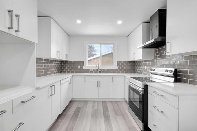 3248 Dovercliffe Rd Se, House other with 5 bedrooms, 2 bathrooms and 2 parking in Calgary AB | Image 9
