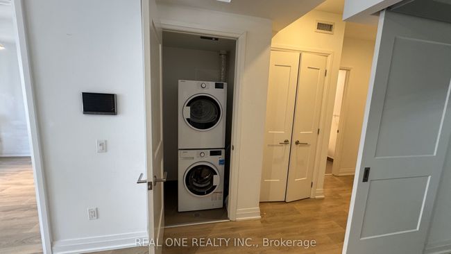 215 - 21 Park St E, Condo with 2 bedrooms, 2 bathrooms and null parking in Mississauga ON | Image 24