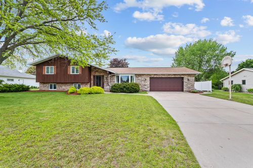 2115 W Applegate Dr, GRAND CHUTE, WI, 54914-1955 | Card Image