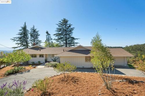 2 Graham Pl, Oakland, CA, 94619-3604 | Card Image