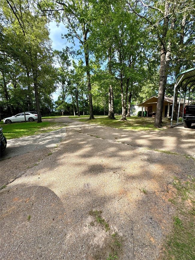 Plenty of parking space for guests | Image 12