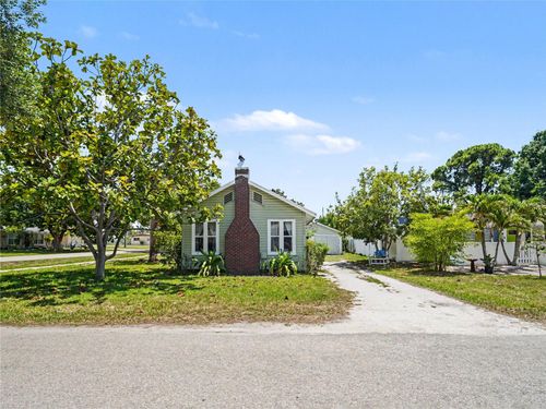 2222 Florinda St, SARASOTA, FL, 34231-4415 | Card Image
