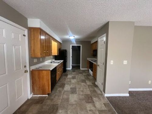 3864 Northeast Dr, Clarksville, TN, 37040-6165 | Card Image